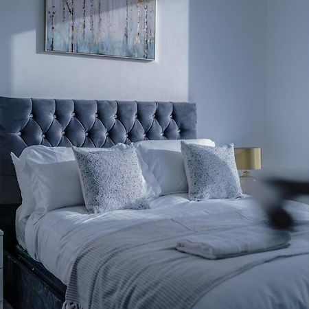 Stunning 2-Bed Premium Apartment - Free Wi-Fi プレストン エクステリア 写真