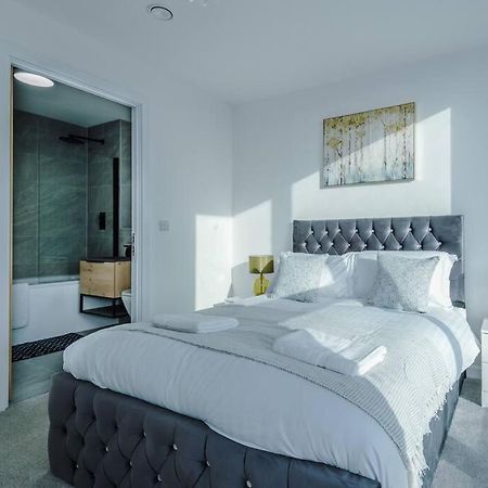 Stunning 2-Bed Premium Apartment - Free Wi-Fi プレストン エクステリア 写真