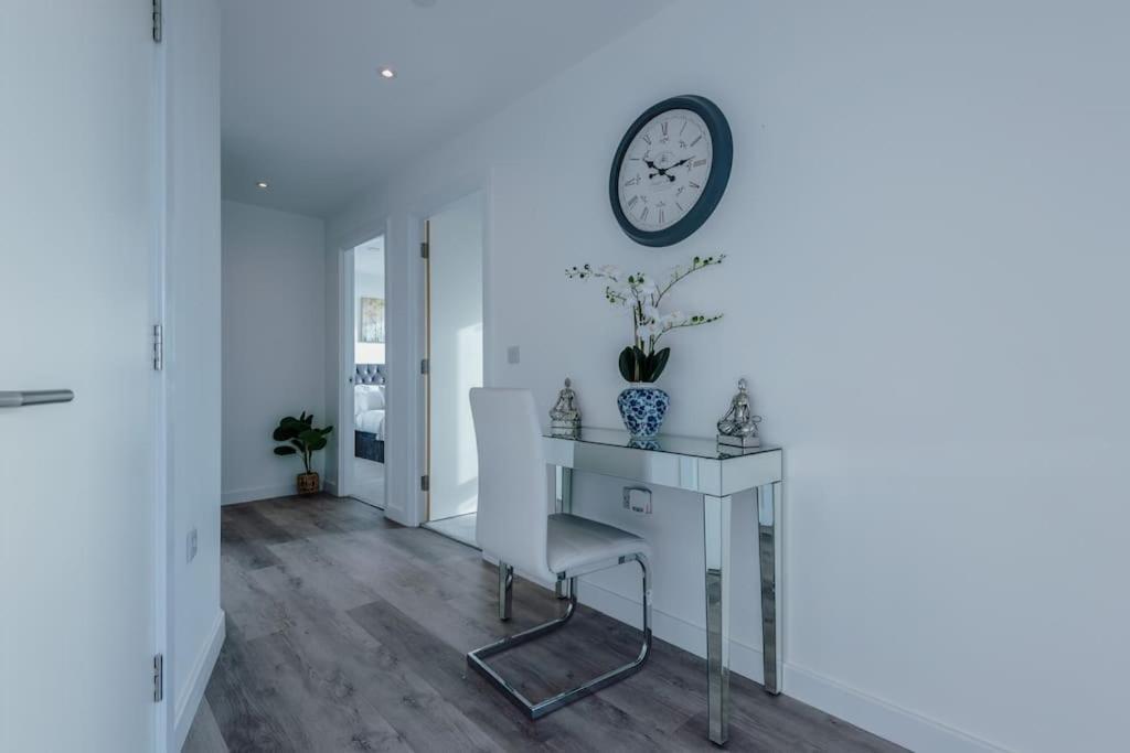 Stunning 2-Bed Premium Apartment - Free Wi-Fi プレストン エクステリア 写真