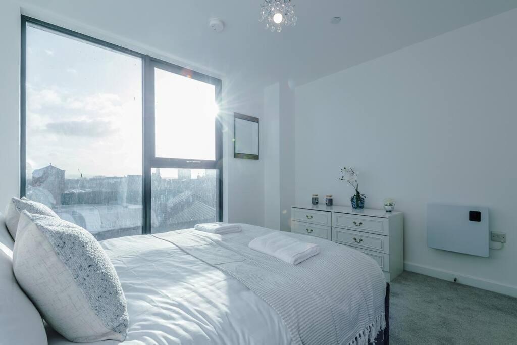 Stunning 2-Bed Premium Apartment - Free Wi-Fi プレストン エクステリア 写真
