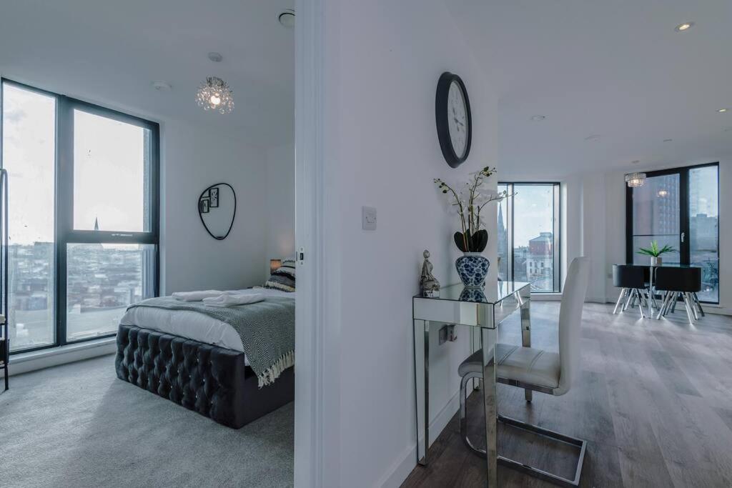 Stunning 2-Bed Premium Apartment - Free Wi-Fi プレストン エクステリア 写真