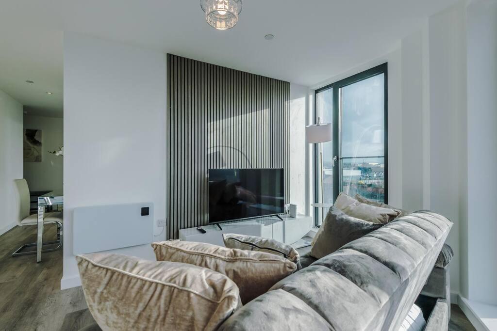 Stunning 2-Bed Premium Apartment - Free Wi-Fi プレストン エクステリア 写真