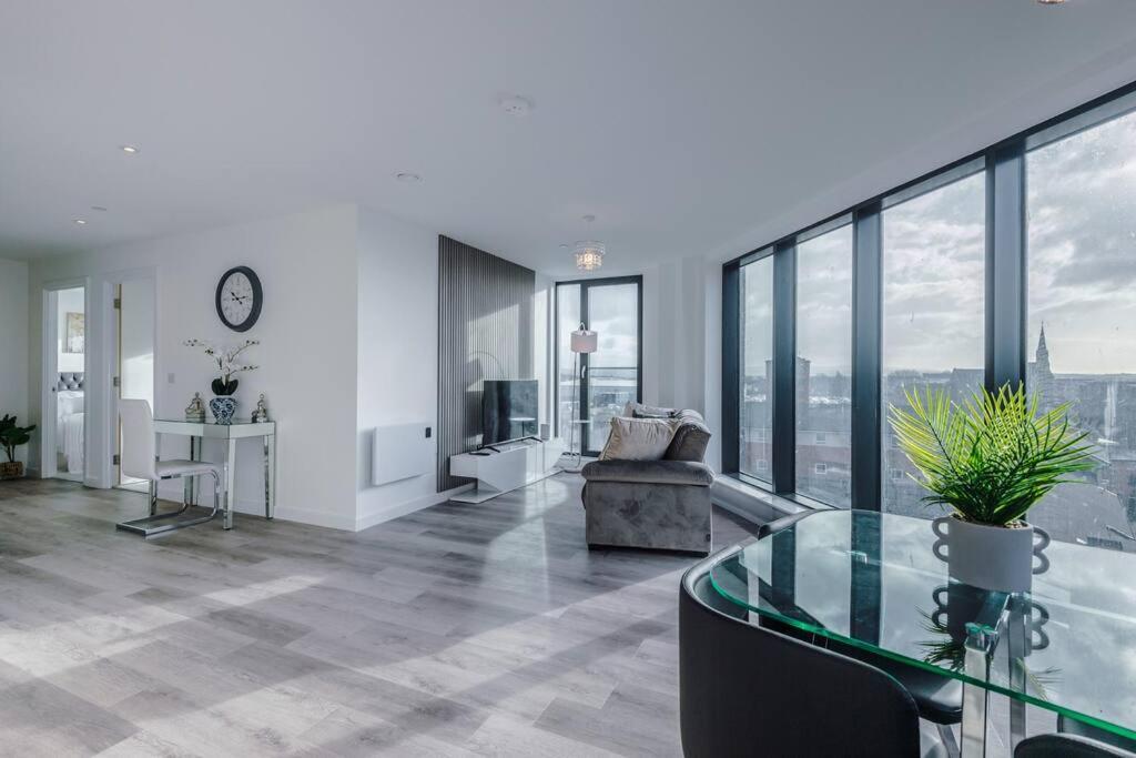 Stunning 2-Bed Premium Apartment - Free Wi-Fi プレストン エクステリア 写真